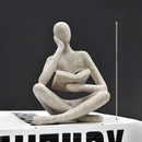 Escultura Decorativa “Pensador com Livro”